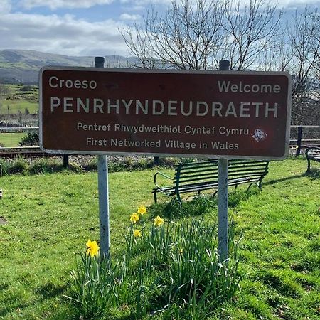 Penrhyndeudreath Snowdonia Rock Cottage - Cosy And Pet Friendly מראה חיצוני תמונה
